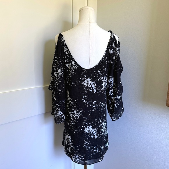 Parker Women's Dress Small Black White Print Ruched Cold‎ Shoulder Short Mini - Picture 3 of 7